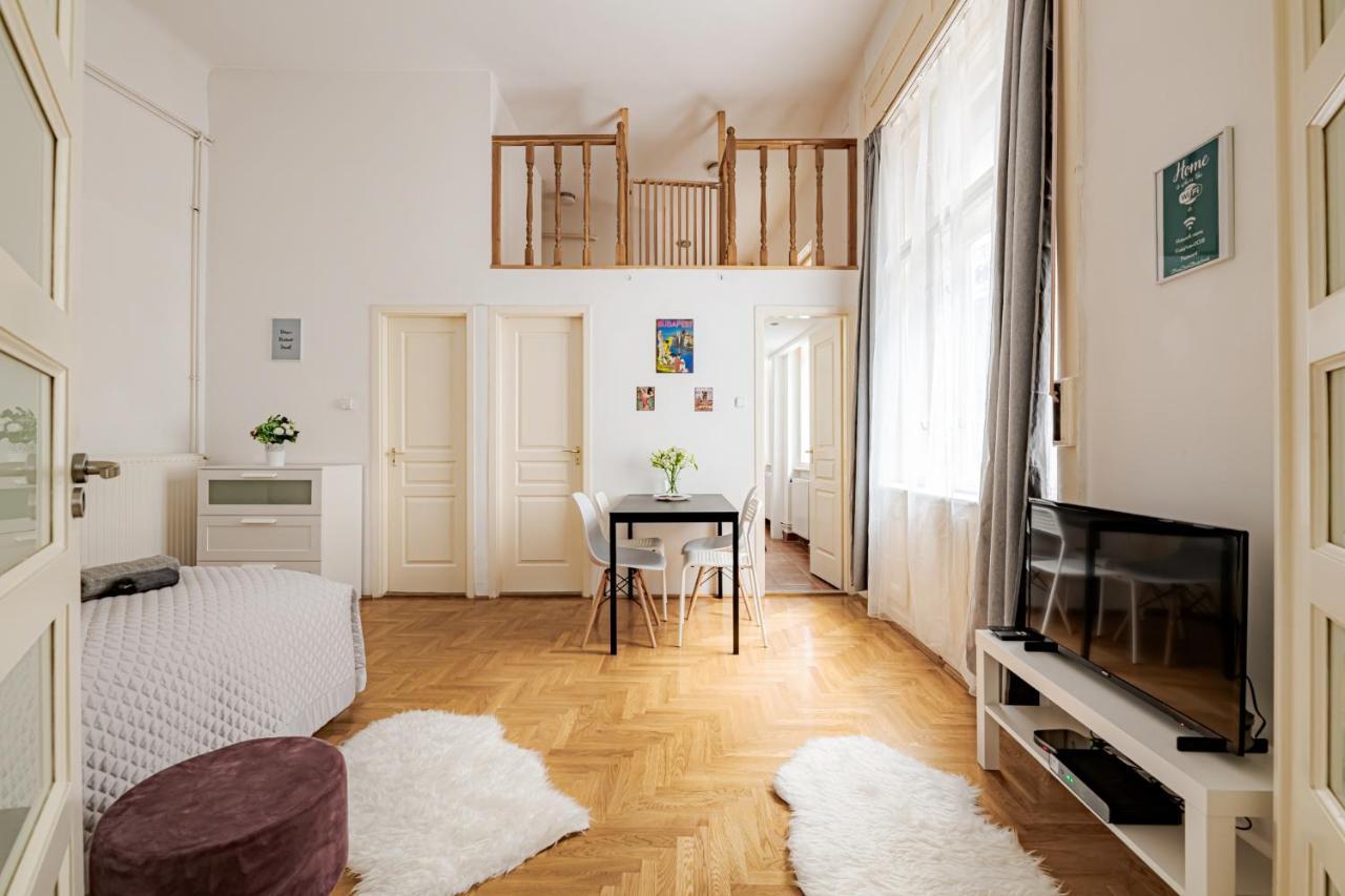 Vintage Home Next To Central Market Hall Будапеща Екстериор снимка